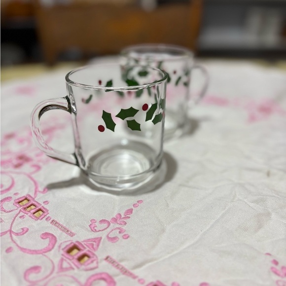 Vintage Luminarc Festive Holly Glass Mugs - Set of 2 - Picture 2 of 6